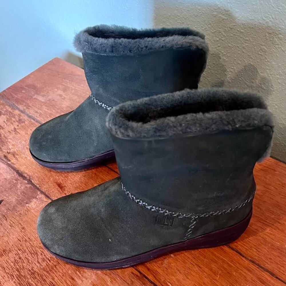 Fitflop women's Mukluk Shorty III Racing Green Suede Bootie size 8